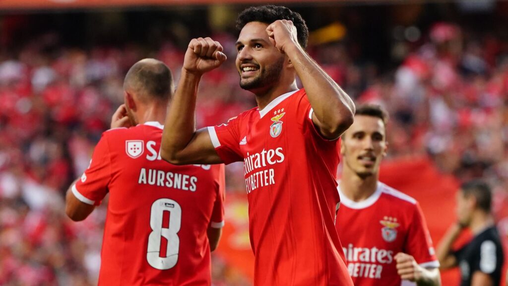 หาทุนเสริมทัพ